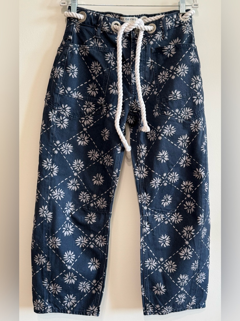 NEW Free People Moxie Low-Slung Barrel Jeans Wallpaper Geo Floral Print Size 25